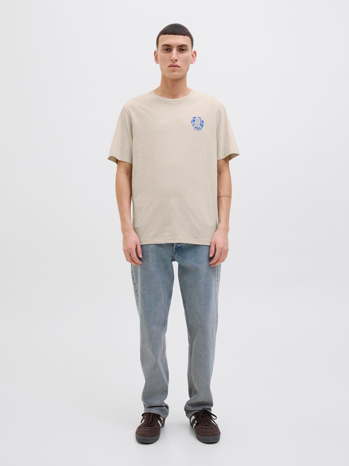 model_shot-front_full